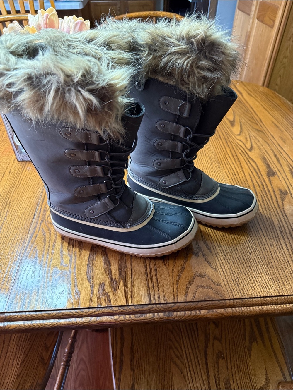 Womans Faux-Fur Trim Snow Boots in Brown and Black